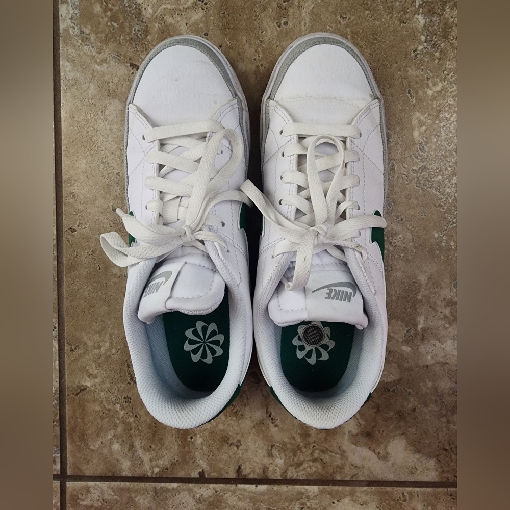 Nike White Leather with Green Swoosh and accent back size women's 8